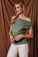 Load image into Gallery viewer, WIDE NECK PLEATED KNIT TOP