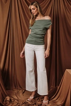 Load image into Gallery viewer, WIDE NECK PLEATED KNIT TOP