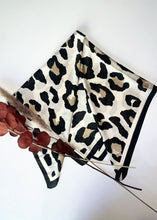 Load image into Gallery viewer, LEOPARD PRINT SCARF